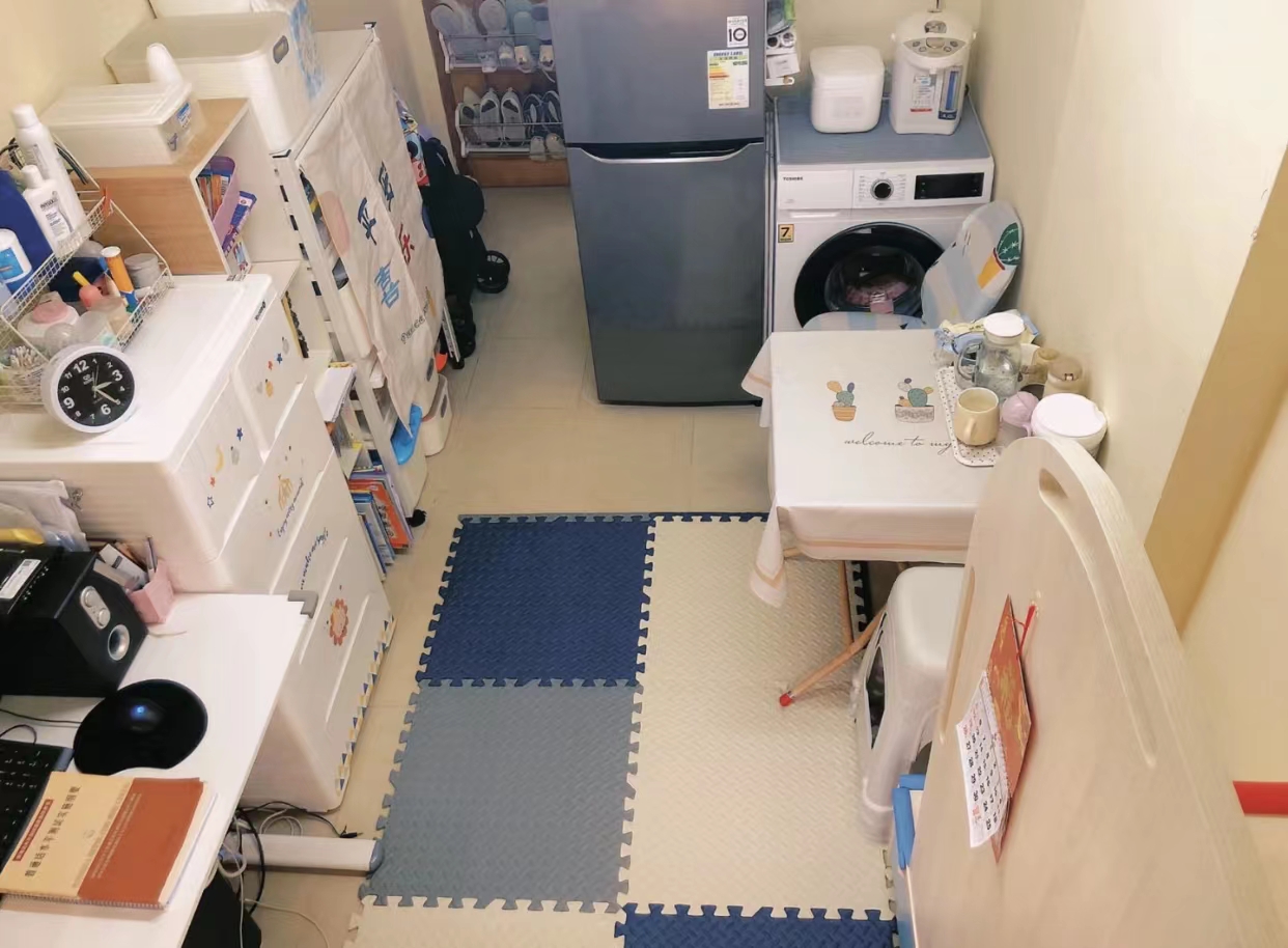 香港一家三口的真实生活,香港一家人挤在5平方的劏房生活