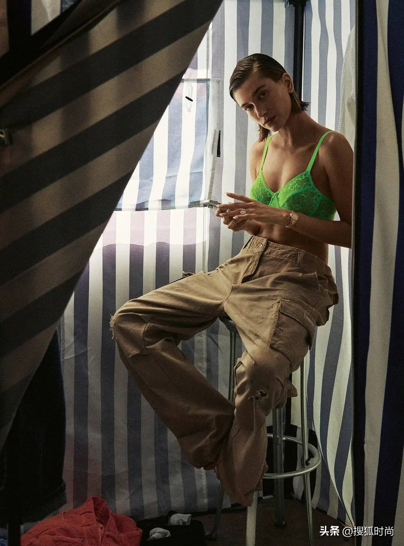 女星比基尼照大曝光，穿这样去游泳真让人移不开目光！