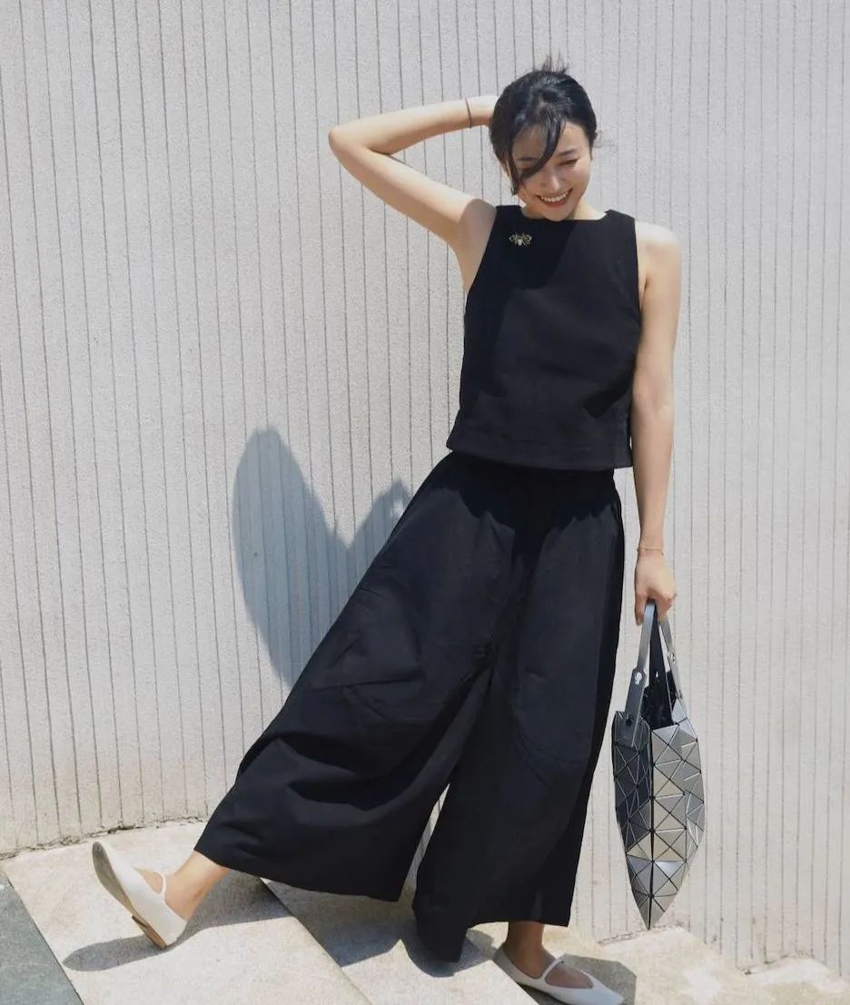 适合胖女生的裤子和衣服推荐,180斤矮胖女穿哪种裤子