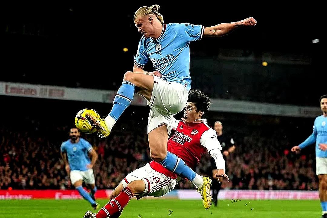 阿森纳完美传控反击曼城,阿森纳门将被打