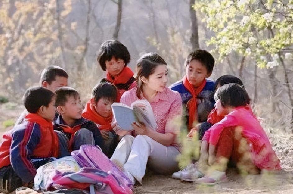 农村小学校长副高职称遴选为乡镇人大副主席，去了会降低工资吗？