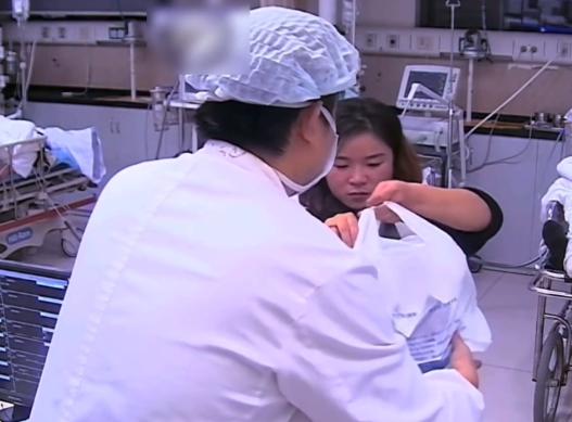 28岁工人被砸到脑袋后续,28岁工人被砸中脑袋