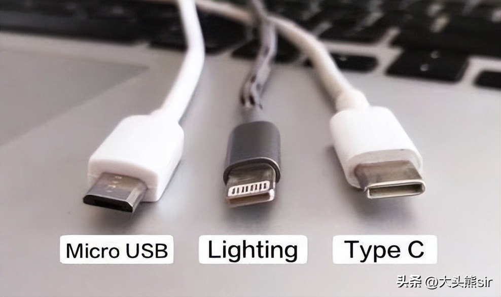 原装苹果iphone15充电线usb,iphone15环保版和标准版的差别