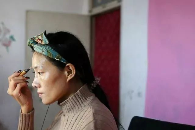 41岁，她用365张假面换取年入百万，迷倒全网宅男：想娶她回家