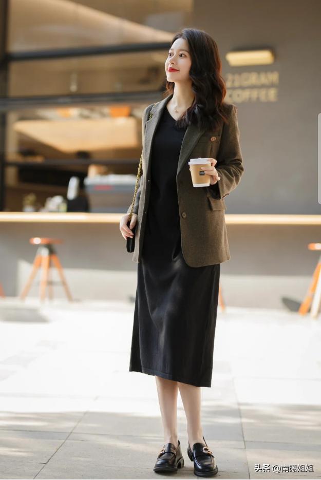 秋冬什么鞋配长裙子比较好看,秋冬穿这三双鞋帅气又显高