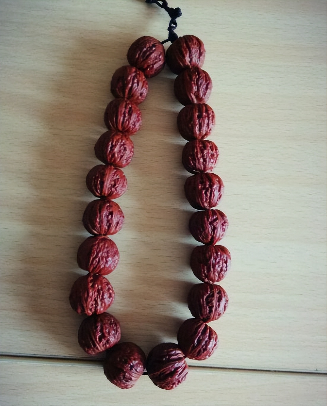 小核桃手串盘了一年,小核桃手串盘起来很油