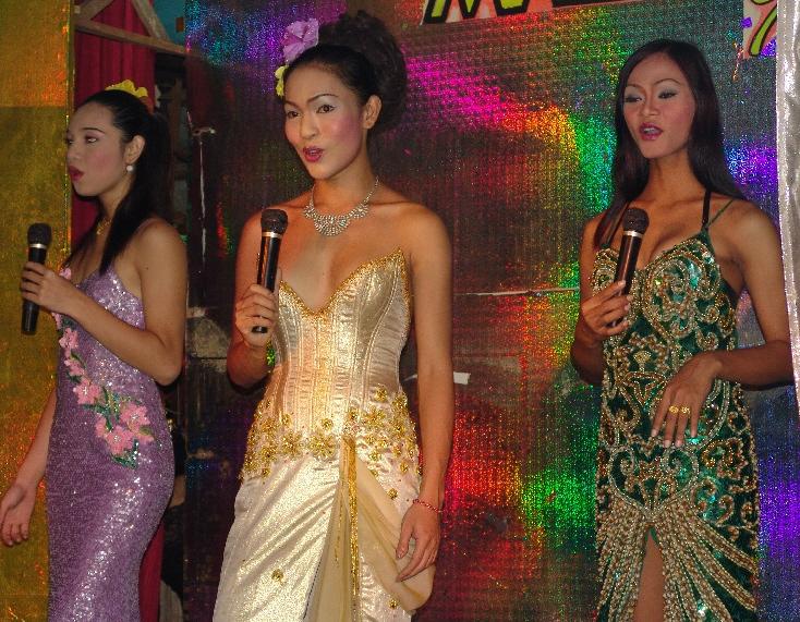 泰国人妖晚年有多惨？从灯红酒绿到素食清斋，背后原因尽是心酸