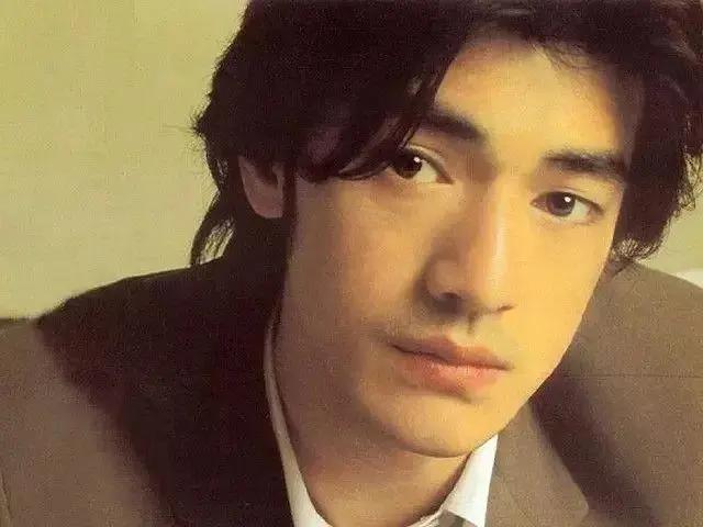 最酷的男明星短发型,顶流男明星发型