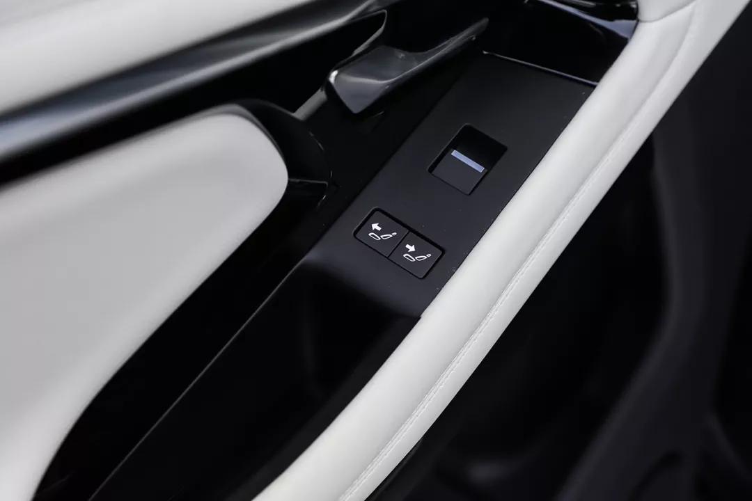 揽胜极光全系车型,路虎揽胜极光l混动三缸怎么样