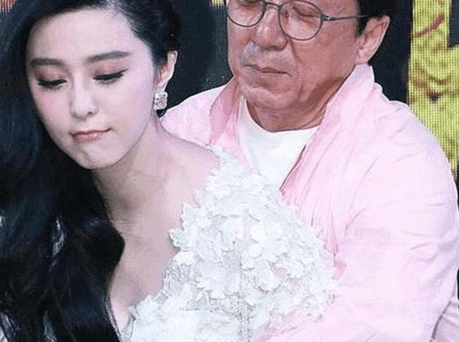 同样是成龙基因，把林凤娇儿子和吴绮莉女儿一对比，差距就出来了