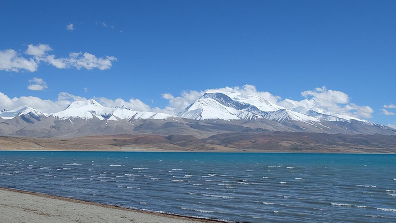 你一定去过许多迷人或神奇的地方,中国境内最值得去的三个地方