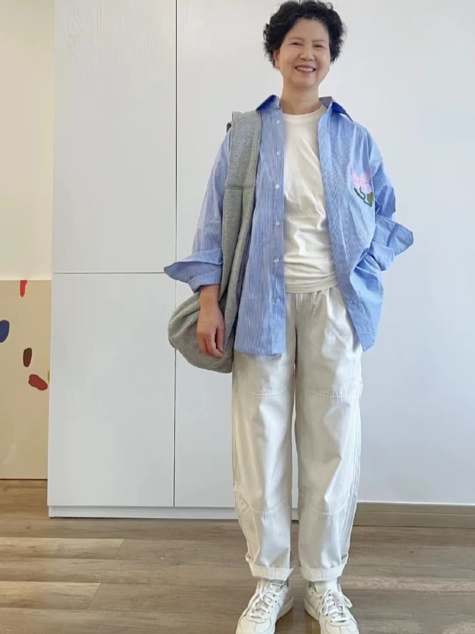 衬衫与卫衣的高级搭配,衬衣跟卫衣搭一起真的很好看