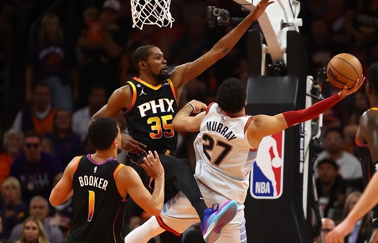 布克狂砍15分太阳vs勇士,太阳揭幕战险胜勇士布克砍32分