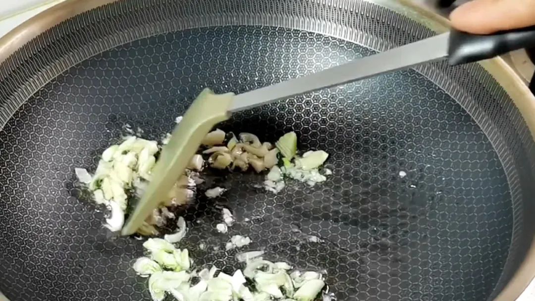 临近三伏最该吃这菜鲜嫩又营养,三伏天鸭肉炖什么