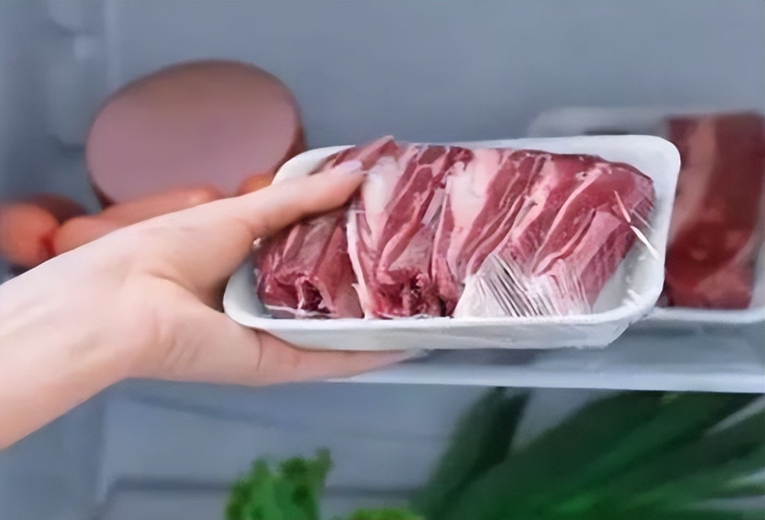 肉在冰箱时间长了炖有腥味,肉在冰箱里放久了产生什么