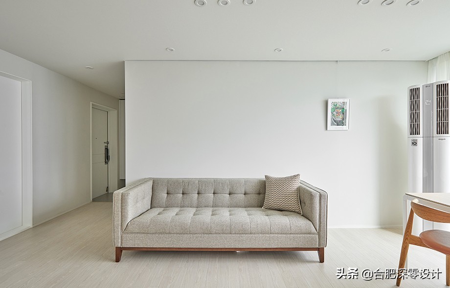 韩国夫妻坚持断舍离，客厅不要电视机设格子柜，124㎡更加清爽