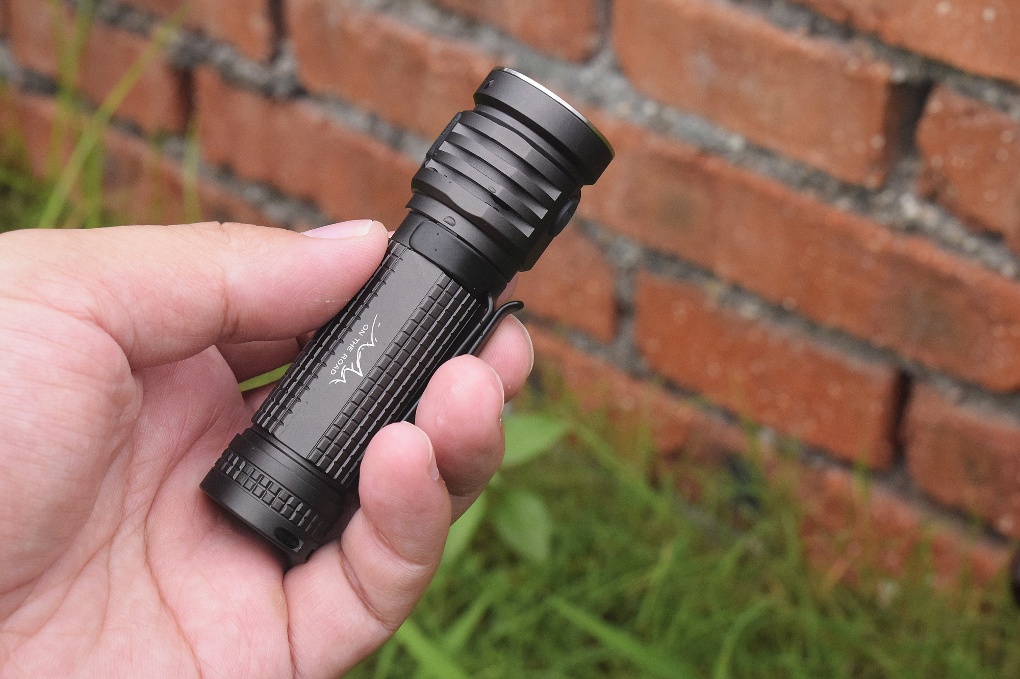 短小精悍实力派！在路上M4KEDC小手电体验