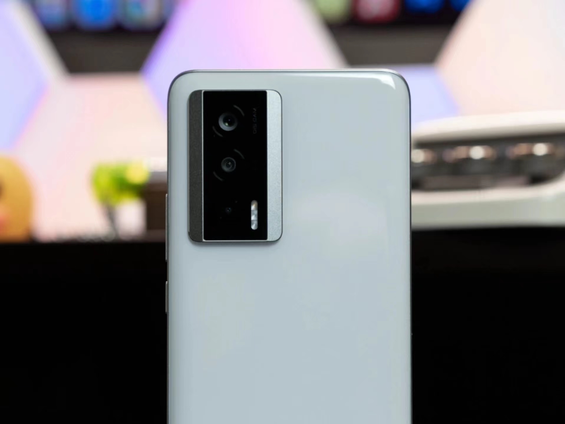 选手机要把钱花在刀刃上，2023最适合买的3款3000元档的手机