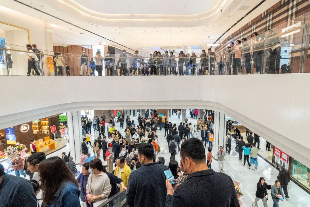 两座“英雄之城”的对望：武商的重奢美学跨省扩圈