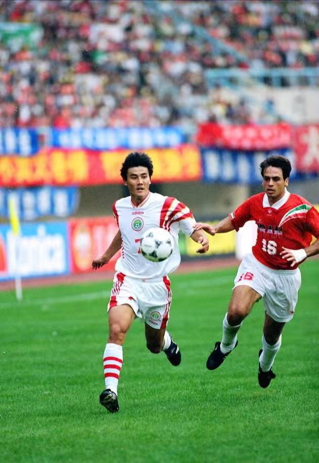 米卢为何放弃李明选择李霄鹏,米卢李明世界杯孙继海受伤