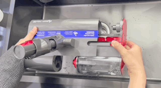 戴森吸尘器配的洗地刷头是正品吗,戴森吸尘器有洗地的功能吗