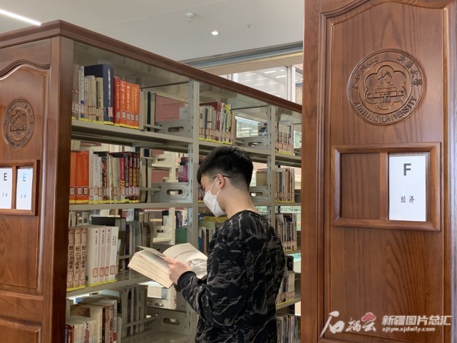 新疆大学博达校区图书馆视频,高颜值大学图书馆