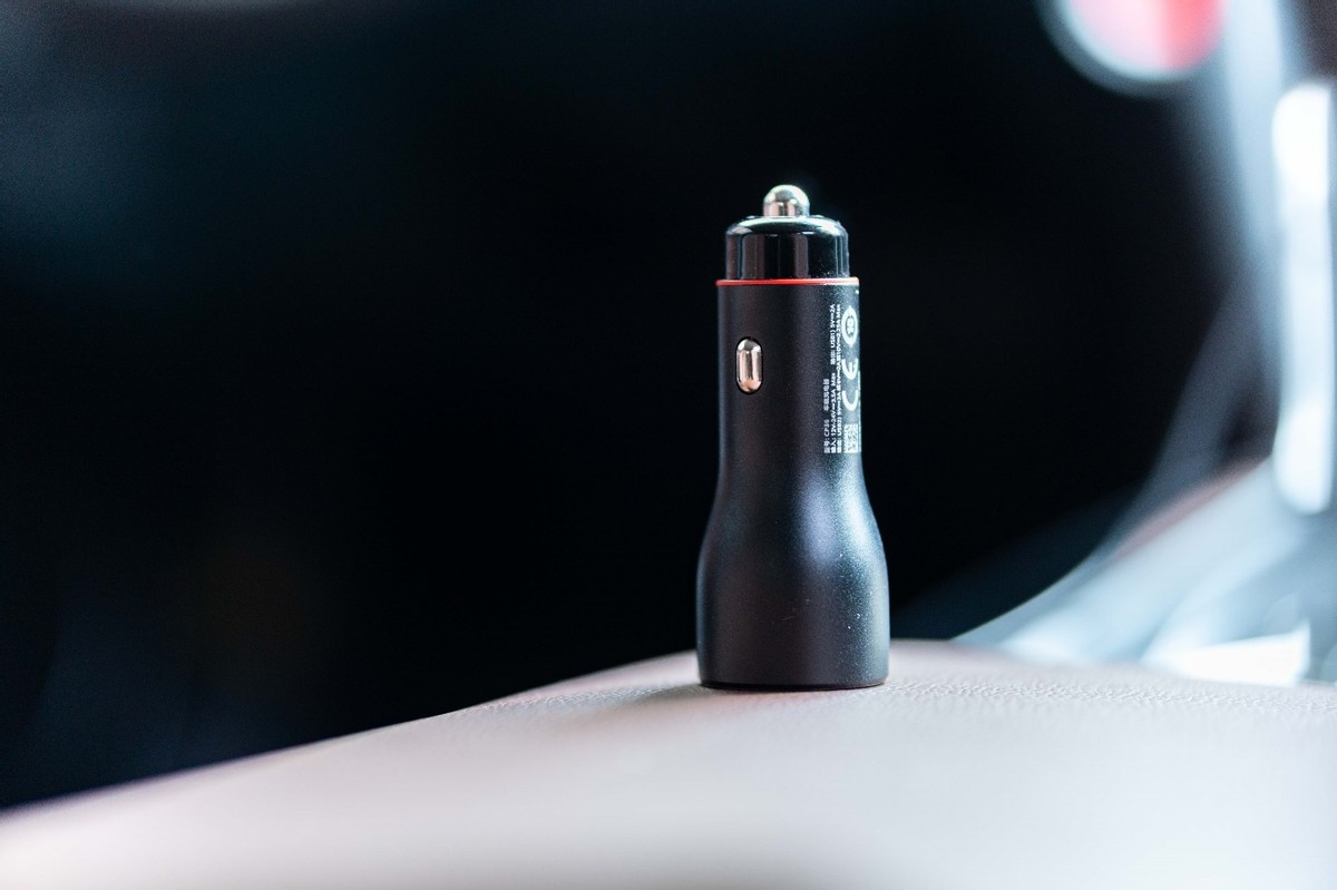 momax支架怎么样,车载磁吸手机支架最新款无线充电