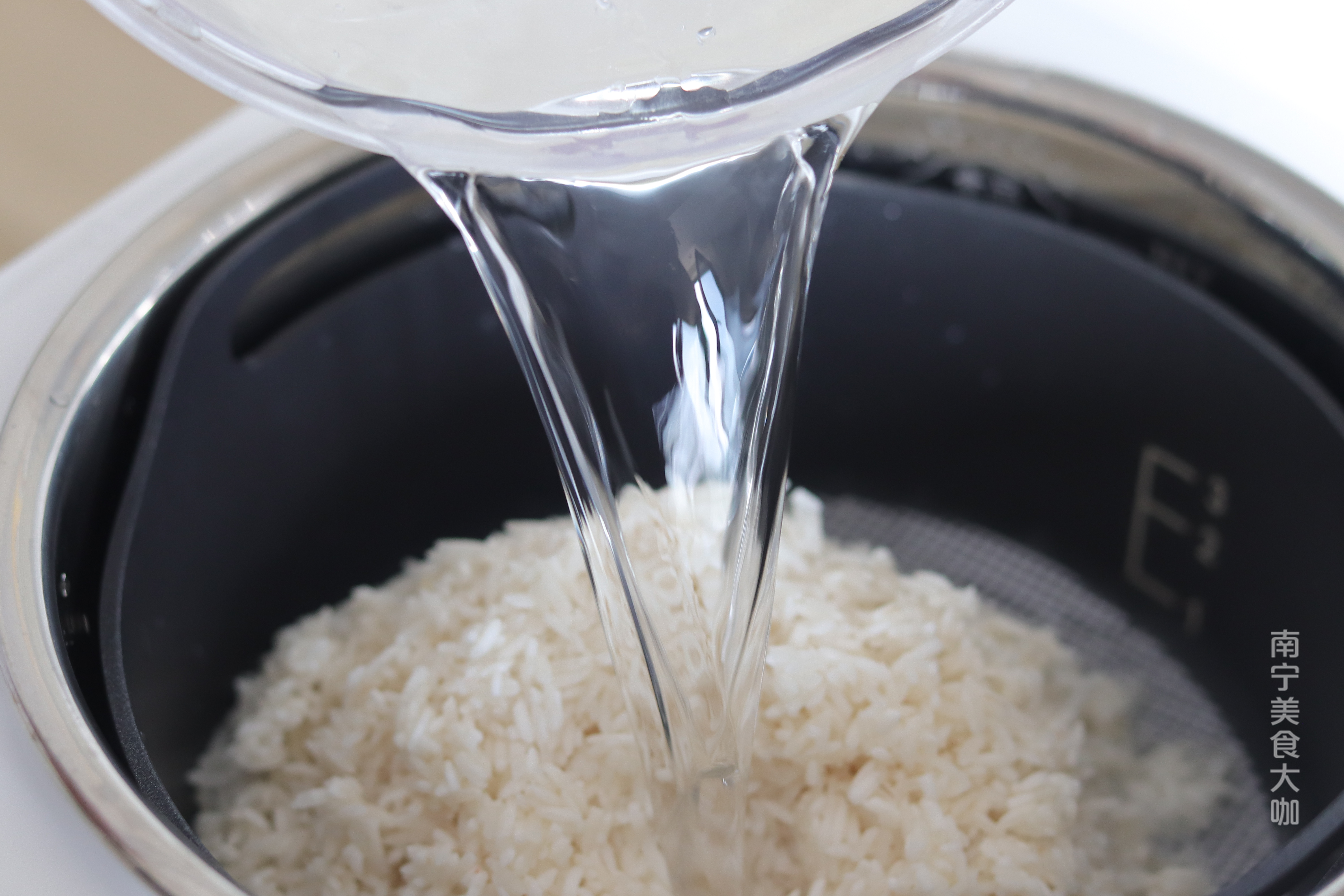 大米要洗几次,大米是泡一晚再煮还是不泡煮好吃