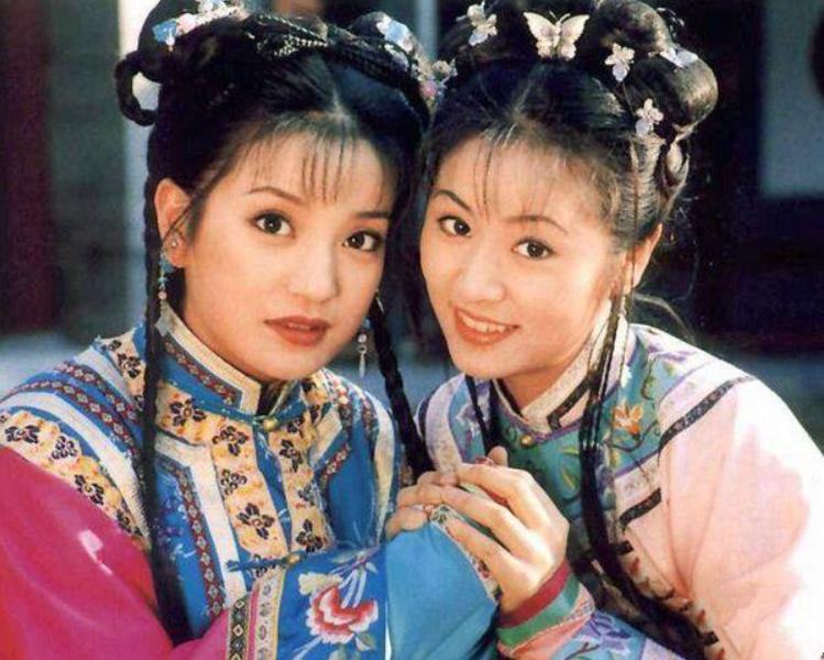 给小燕子取名还珠格格,还珠格格小燕子和紫薇结为姐妹