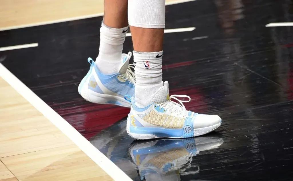 塔克上脚nike,塔克上脚科比篮球鞋