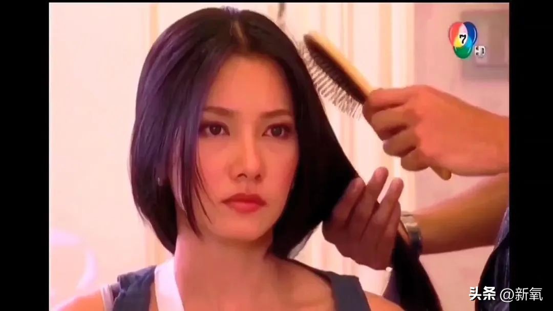 出道幻视Lisa后期艳过AB，为什么这张脸怎么折腾都好看啊…