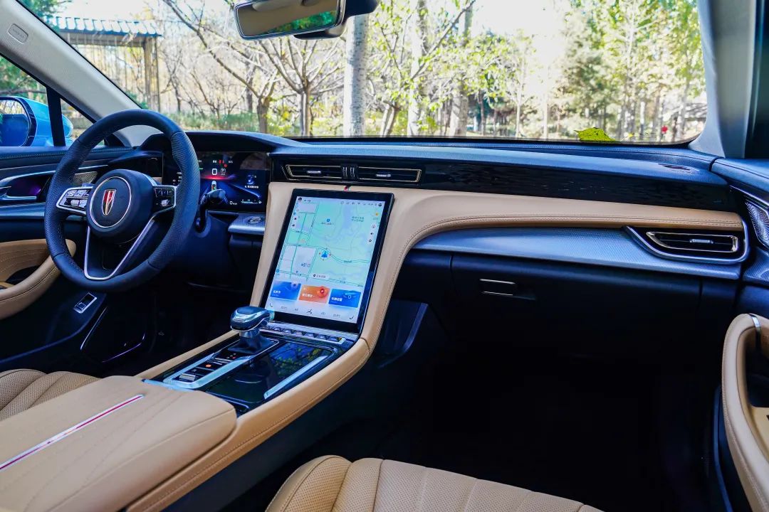 红旗h51.5t混动价格多少钱,全新红旗h5对比劳斯莱斯