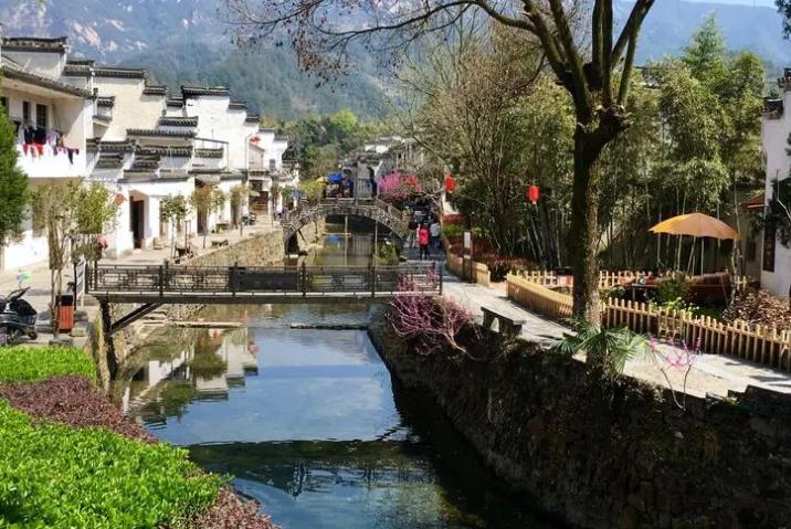 此生必打卡的最美十二县城,中国最令人向往的10个旅游小城市