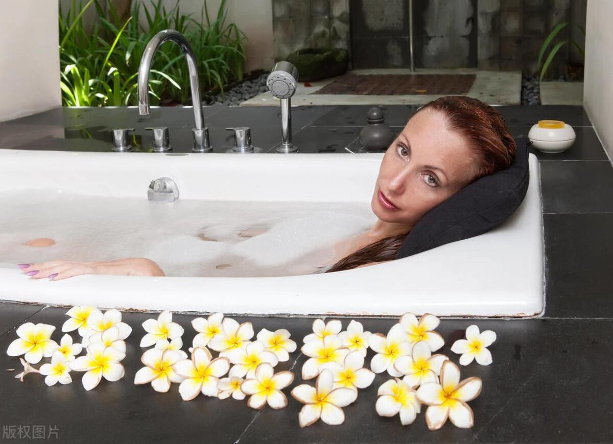 女人同房后，不想“冲撞”妇科病，医生提醒：这几件事要记在心中