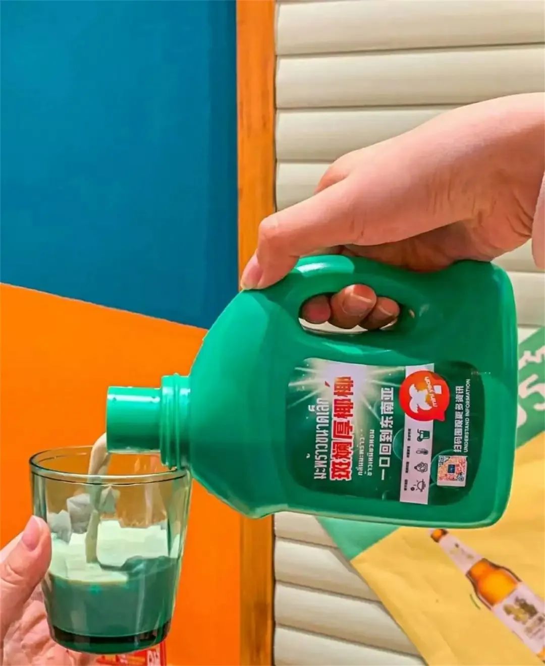 “洗衣液奶茶”被火速下架，这个短命网红产品为啥引发强烈质疑？