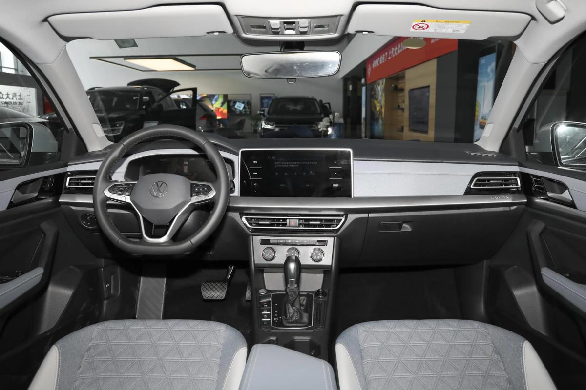 2023款朗逸和2022款朗逸哪个好,上汽大众朗逸2023款实拍