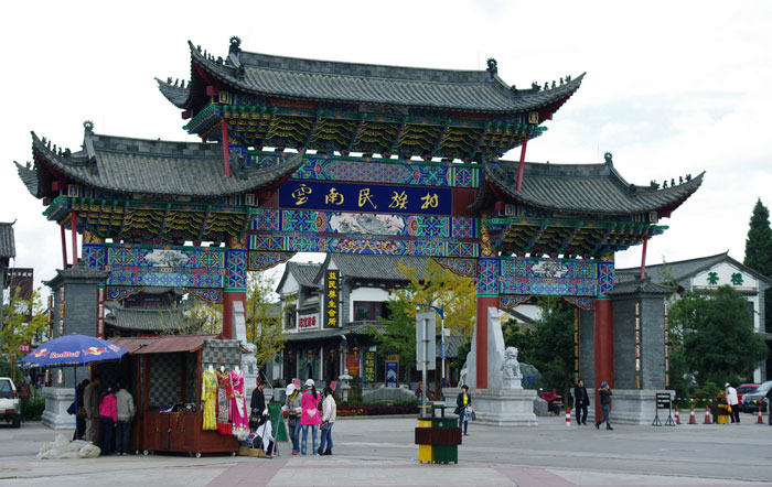 自驾从上海到昆明沿途旅游景点,大理和昆明之间有什么旅游景点