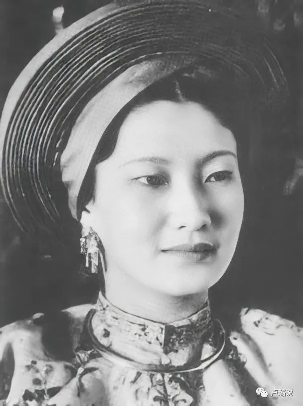 19岁的亚洲最美皇后，盛宠一时被负心抛弃，终成了法国野鬼孤魂！