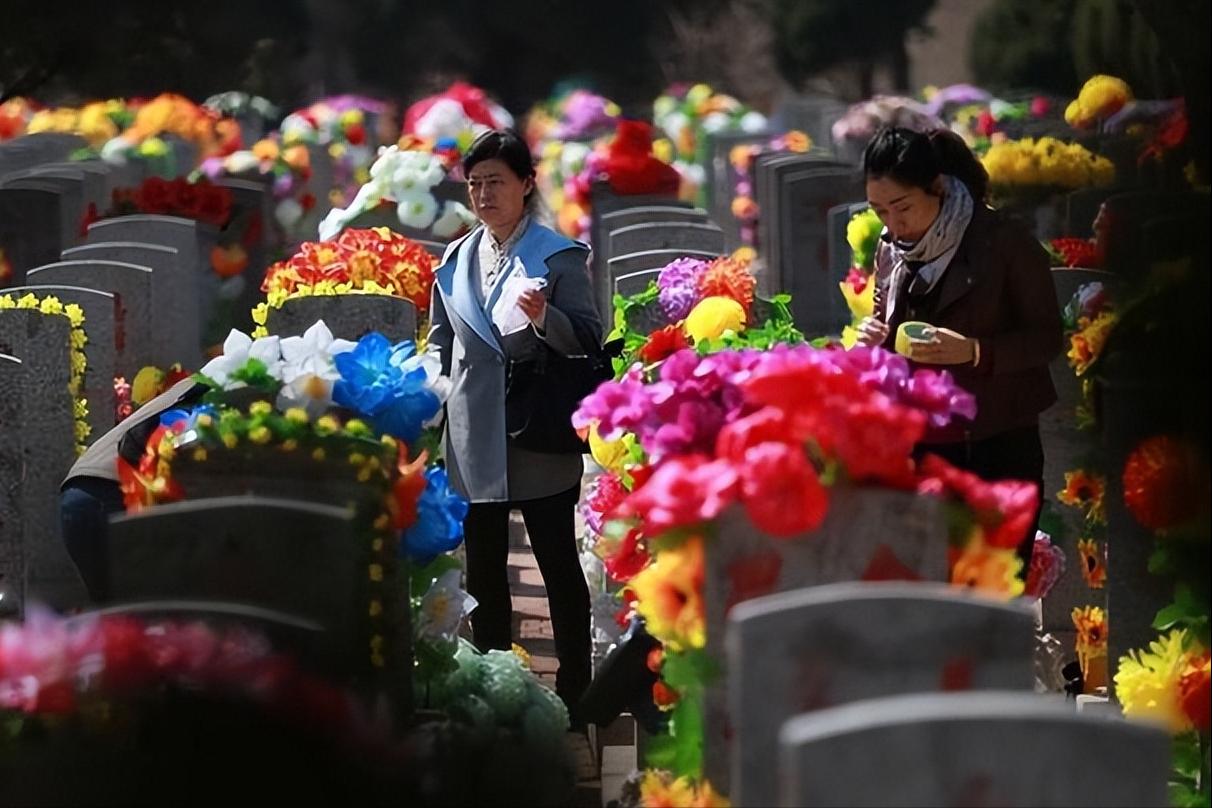 邻居买房放骨灰盒违法吗,居民楼改成骨灰存放合法吗