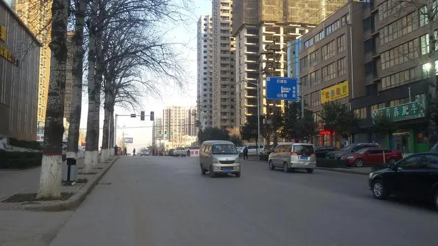 男子花10万块买了8套房子是真的吗,男子花10块买8套房子