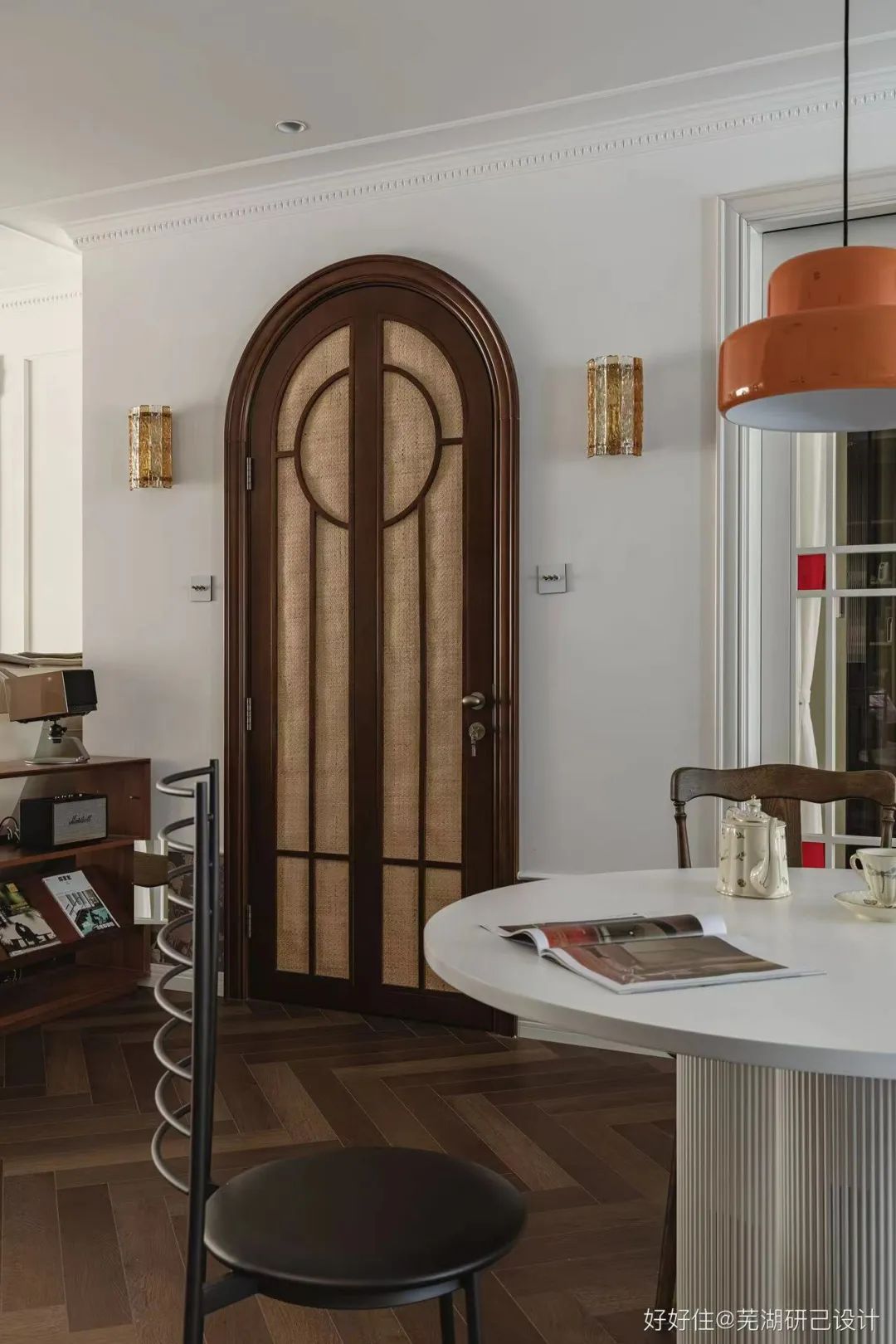 入户门正对次卧户型,长条户型进门对着次卧