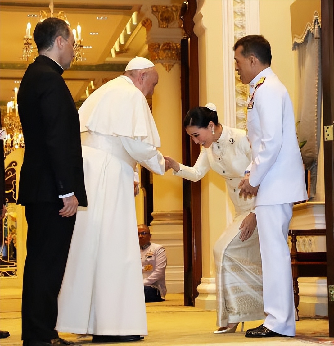 泰国拉玛十世王后照片,泰国国王拉玛十世图片