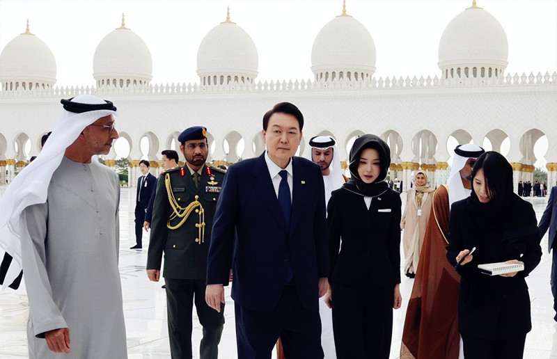 韩国第一夫人金建希着装图片,尹锡悦金建希访问阿联酋