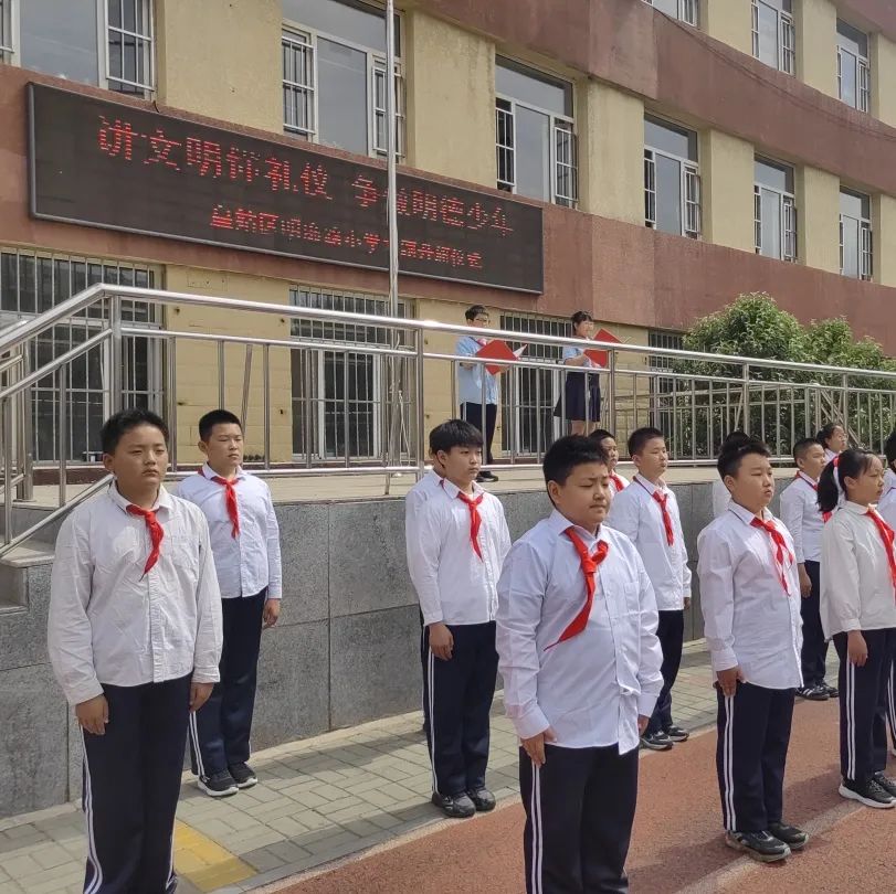 升旗仪式做文明有礼的儒雅少年,小学生文明有礼主题升旗仪式
