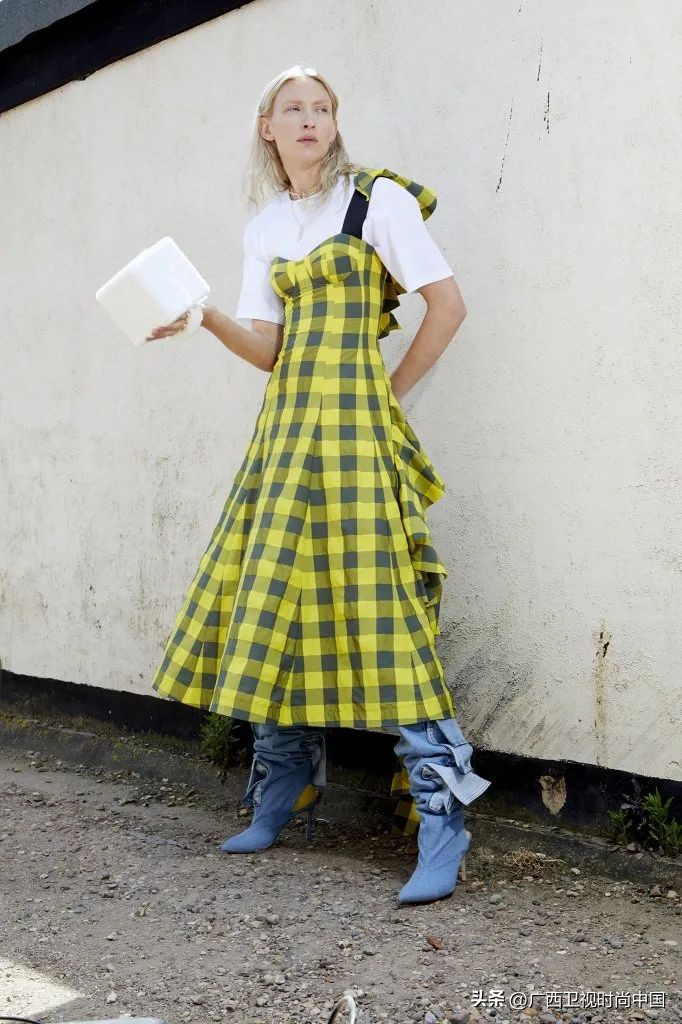 那些秀场上的“丑”鞋子