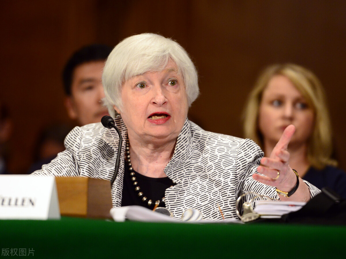 美国扛不住了，耶伦承认对华加的关税不仅没好处，还带来了麻烦