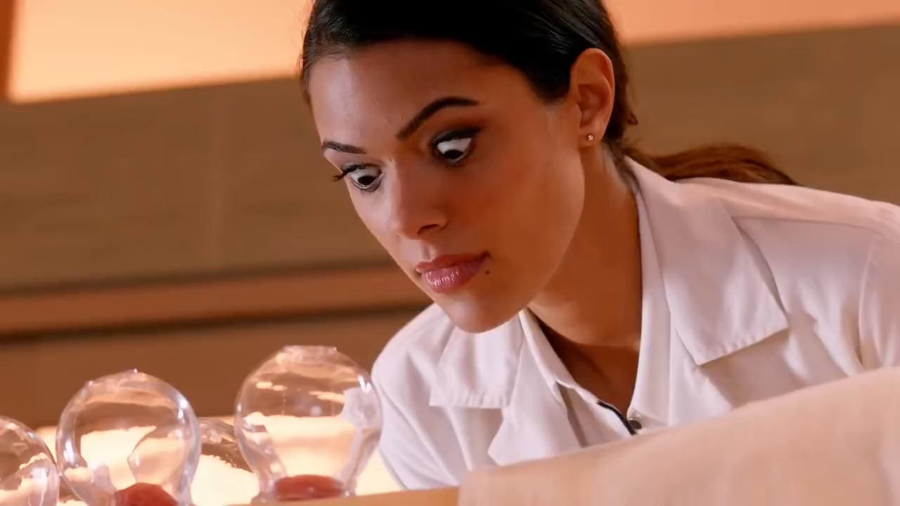 女人靠吸食别人的脂肪，开了一家减肥中心，奇幻片#影视解说