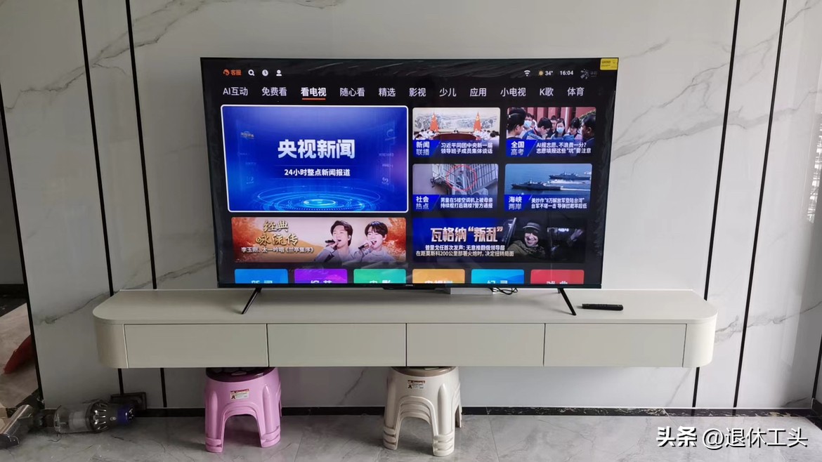 电视机是挂的好还是放在柜子上好,电视机挂在墙上好还是做柜子上好