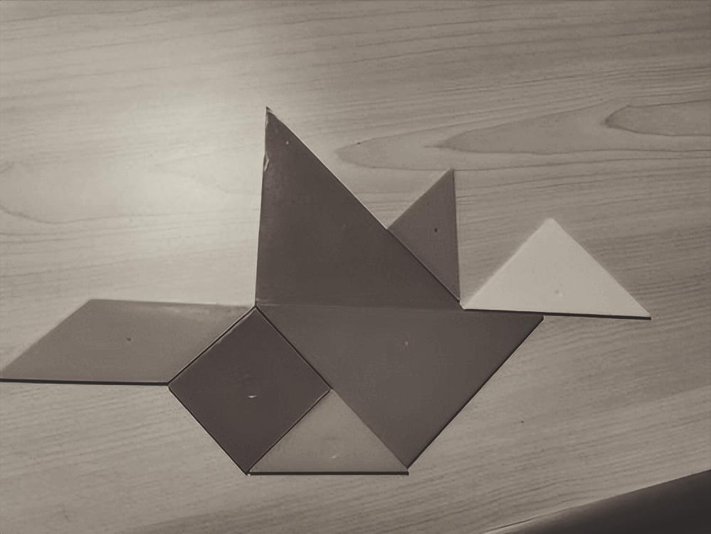 七巧板是我国传统的玩具还是什么,七巧板是我国古代的拼板玩具