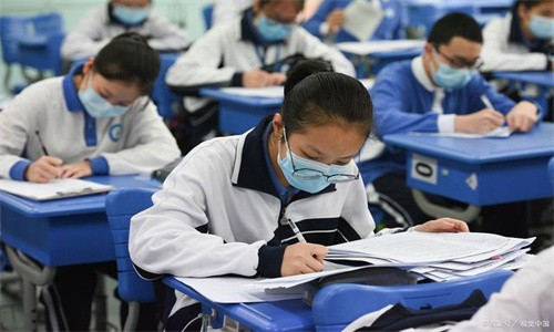 家长会上分享孩子的教育方法,初中生顶撞老师家长怎么教育